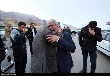 تصاویری اندوهناک از بستگان مسافران هواپیما تهران-یاسوج